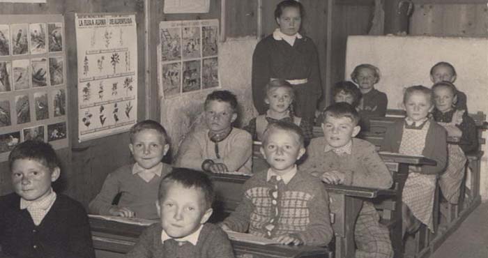 Scuola elementare La Villa 1954 /1955. Foto di Franz Vittur (Archivio Museum Ladin)