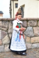 Mädchen in Tracht in St. Christina